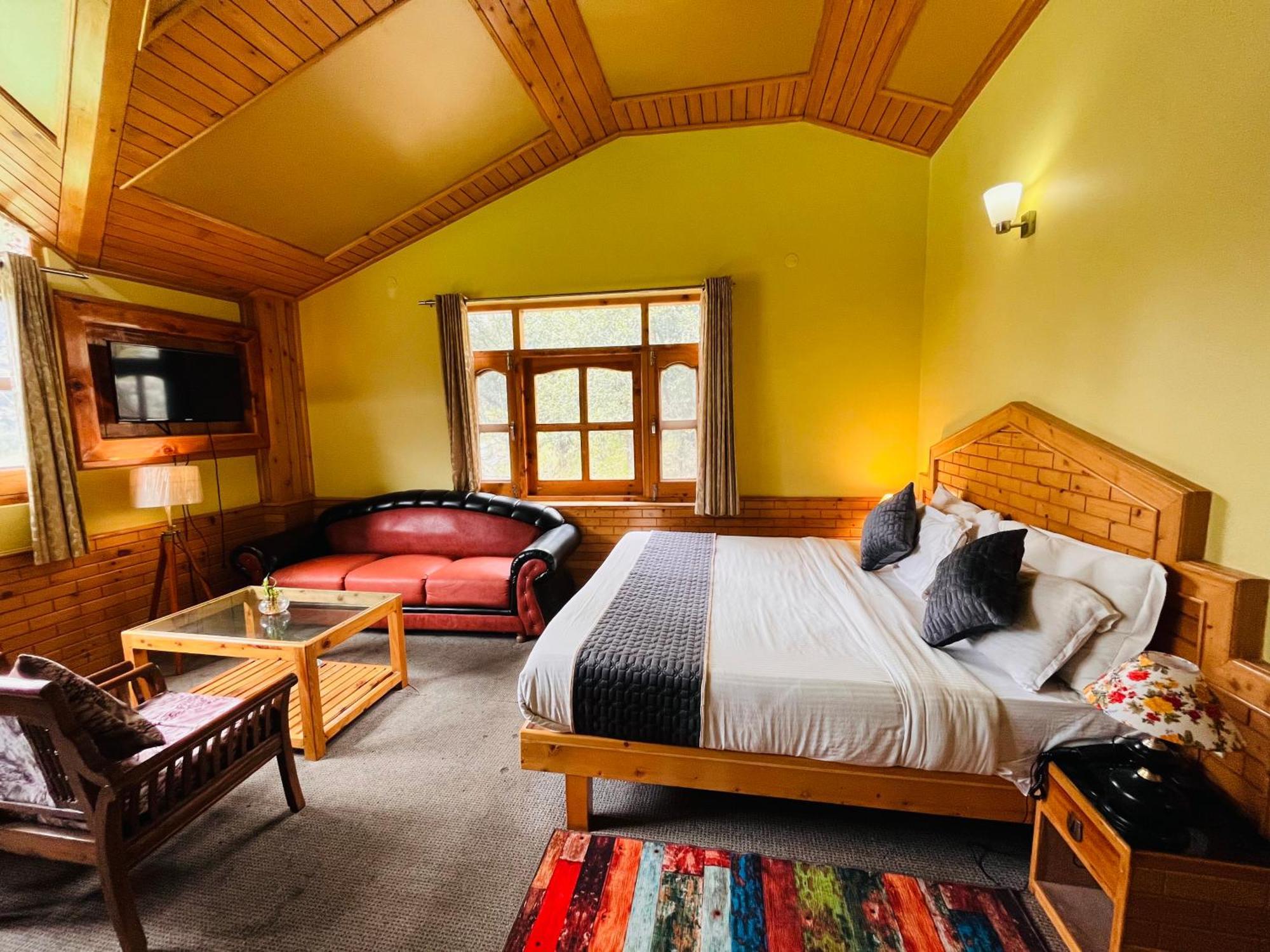 Hotel Hollywood Manali - Scenic River & Mountain View With Premium Rooms Bagian luar foto