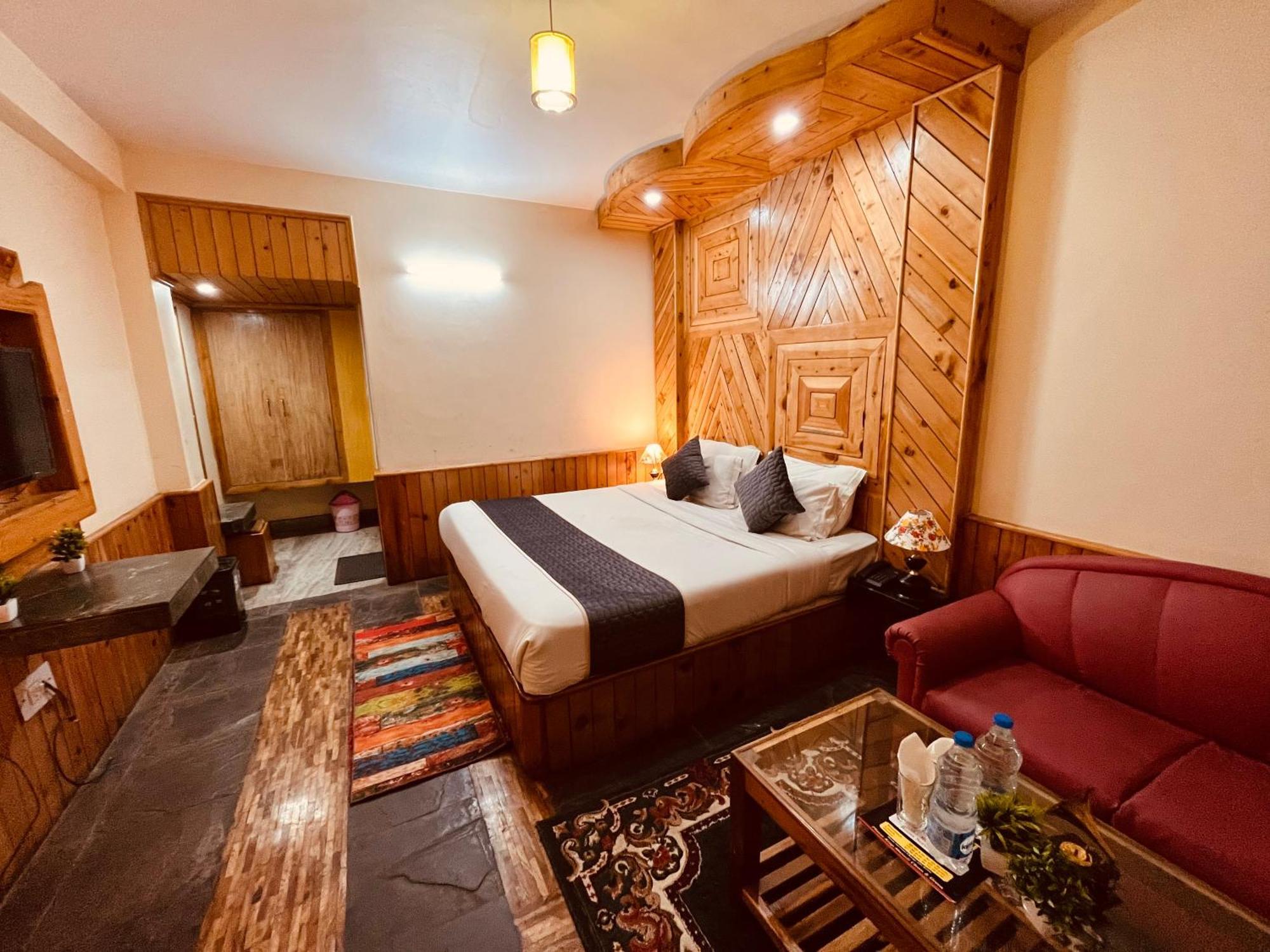 Hotel Hollywood Manali - Scenic River & Mountain View With Premium Rooms Bagian luar foto