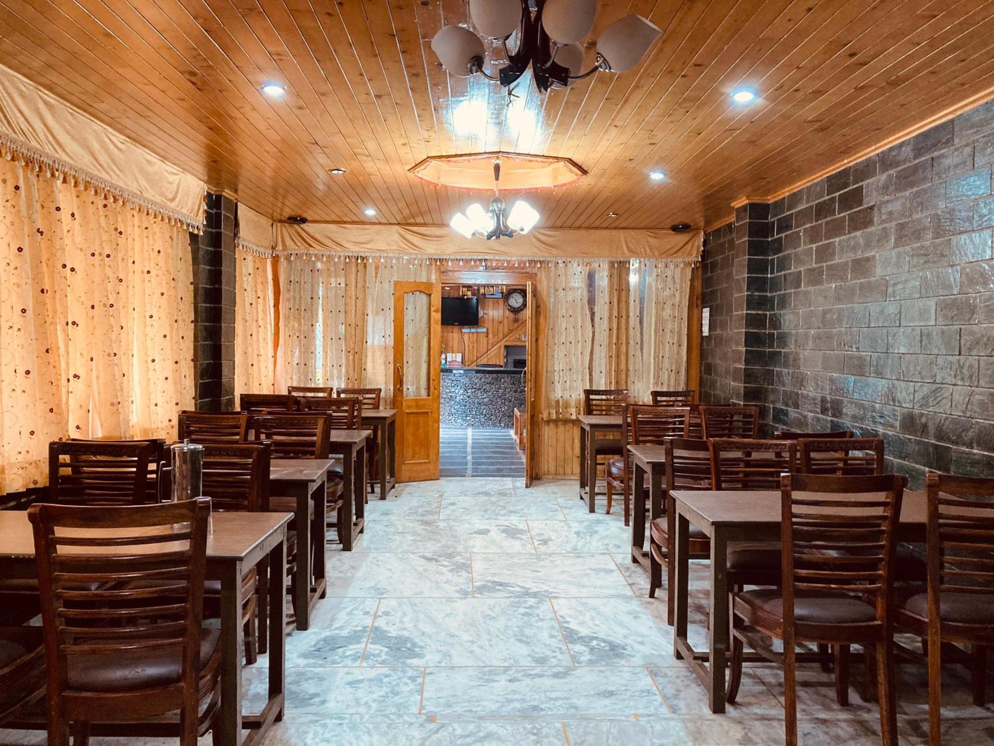 Hotel Hollywood Manali - Scenic River & Mountain View With Premium Rooms Bagian luar foto