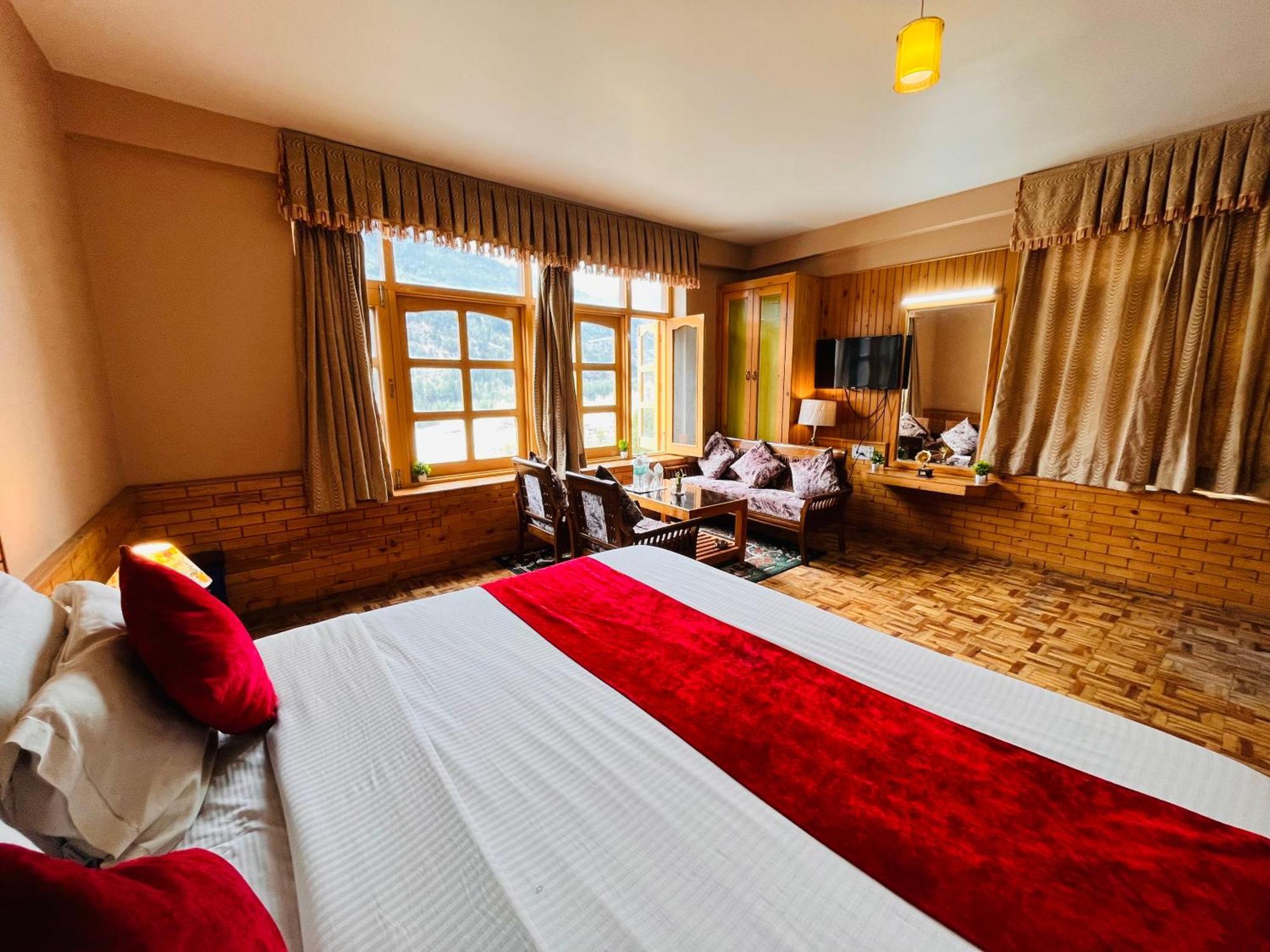 Hotel Hollywood Manali - Scenic River & Mountain View With Premium Rooms Bagian luar foto