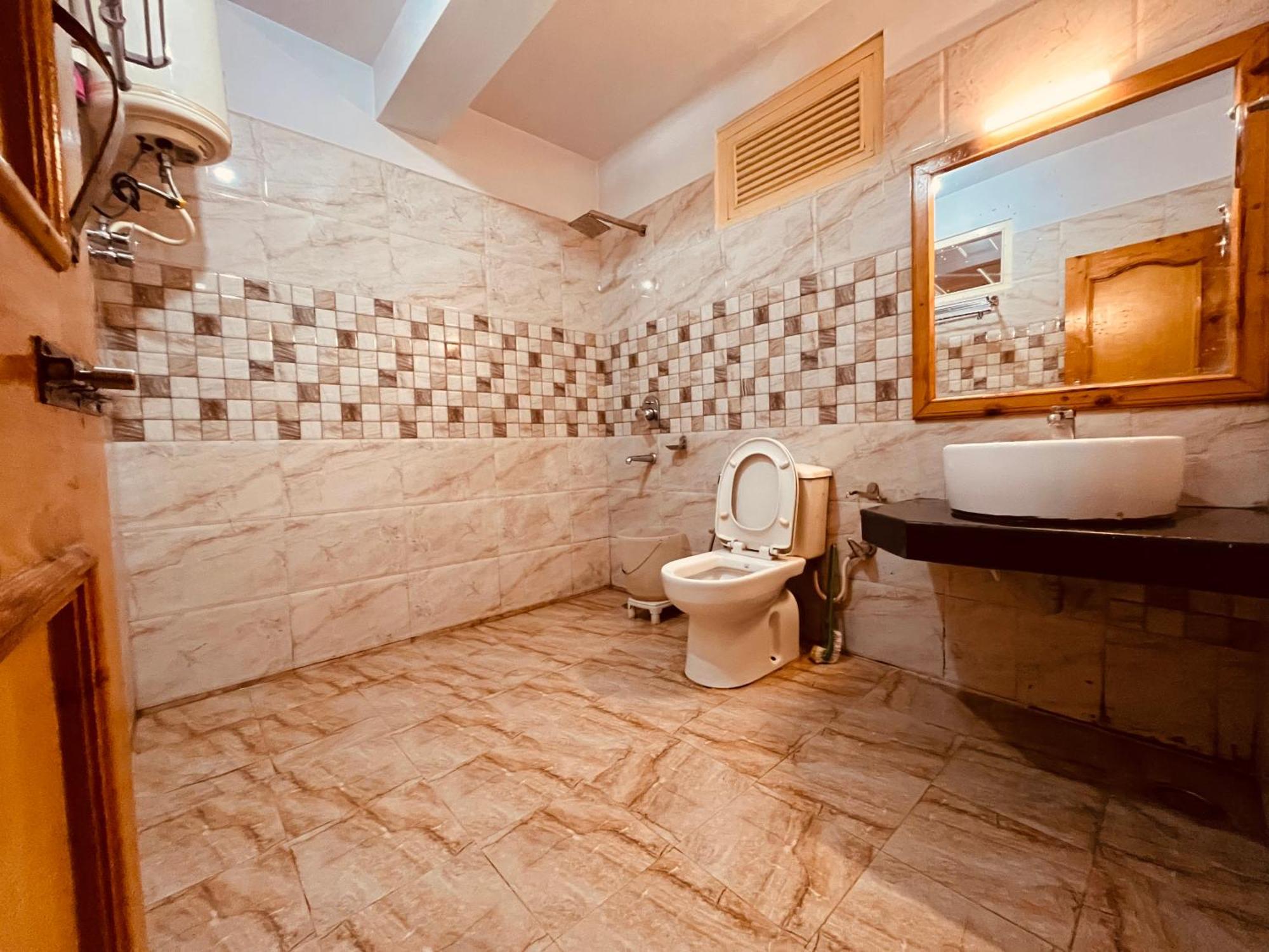 Hotel Hollywood Manali - Scenic River & Mountain View With Premium Rooms Bagian luar foto