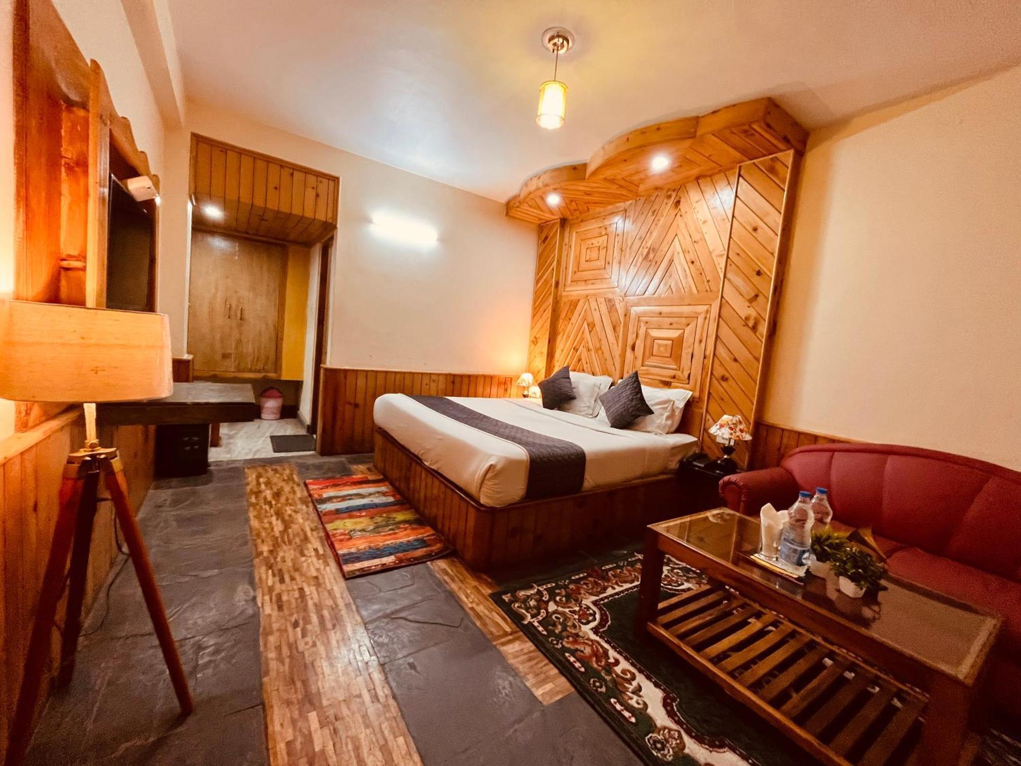 Hotel Hollywood Manali - Scenic River & Mountain View With Premium Rooms Bagian luar foto